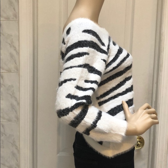 Zebra Open V-Neck Back Roll Knot Chic Sweater - Picture 7 of 8
